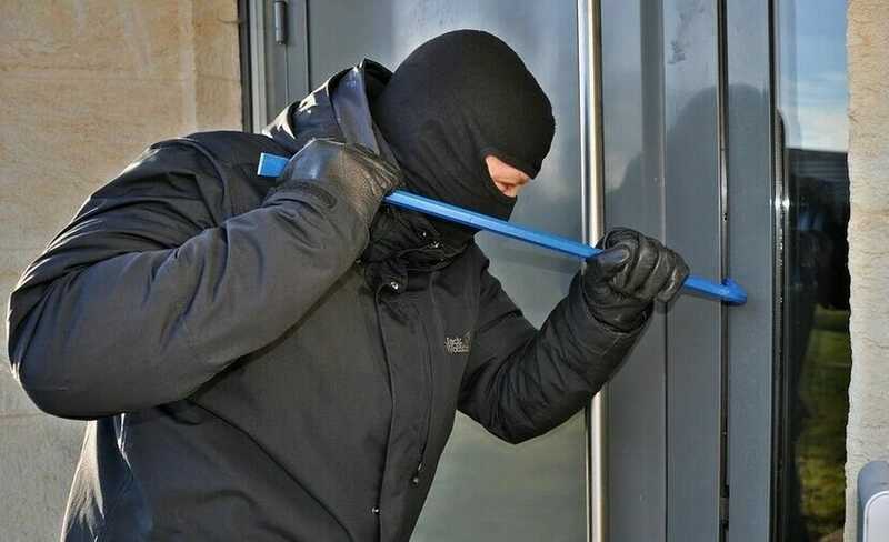 В Польше грабители пункта обмена валют потеряли кувалду и были пойманы