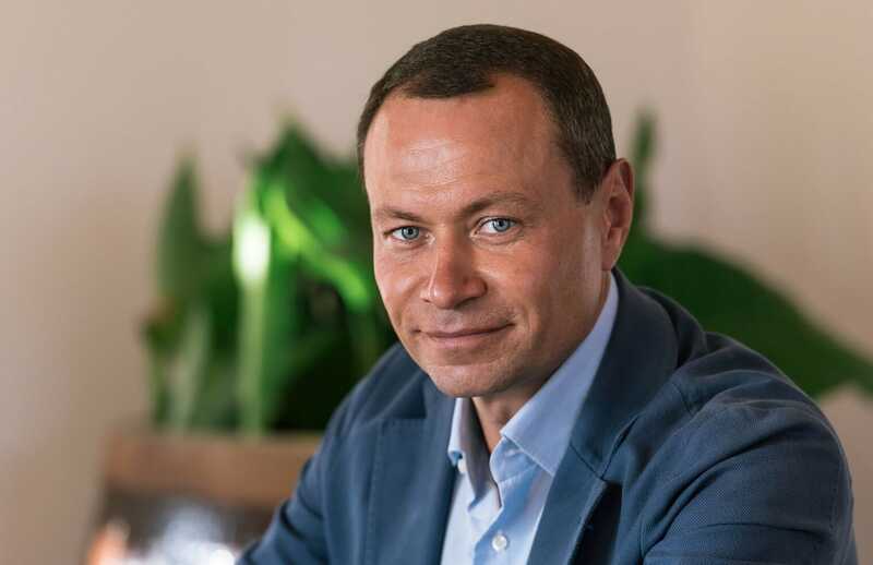 Бывший мэр Владивостока Владимир Николаев лишился кинотеатра и яхт-клуба после ареста его имущества