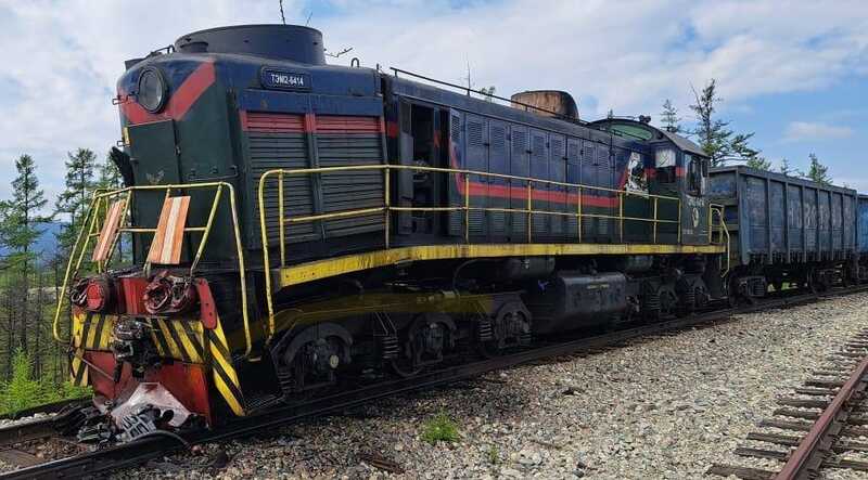 Локомотив сошёл с рельсов после столкновения в Амурской области
