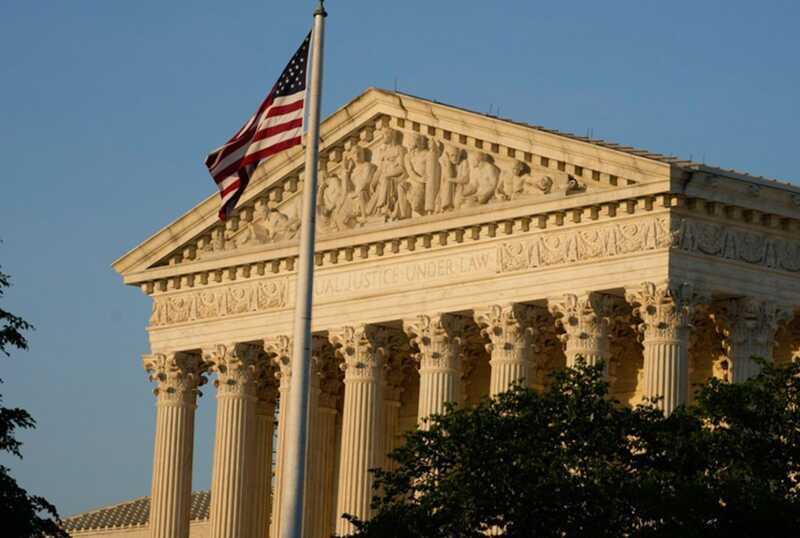 Верховный суд США запретил судьям останавливать решения президента
