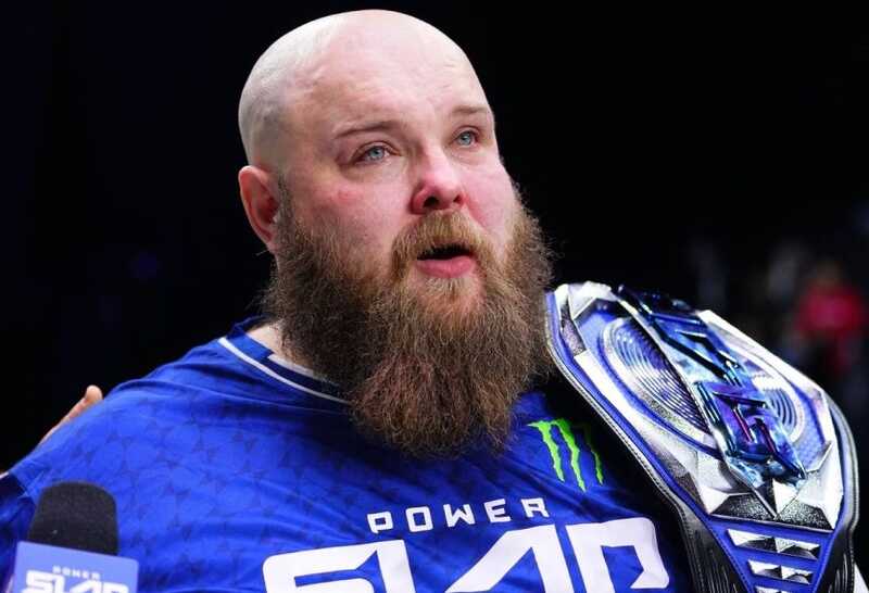 Василий Камоцкий по прозвищу "Пельмень" утратил титул чемпиона лиги UFC по пощечинам