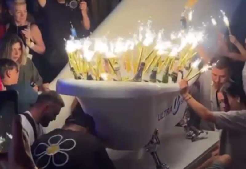 На концерте Верки Сердючки в Одессе заказали бассейн, заполненный элитным шампанским