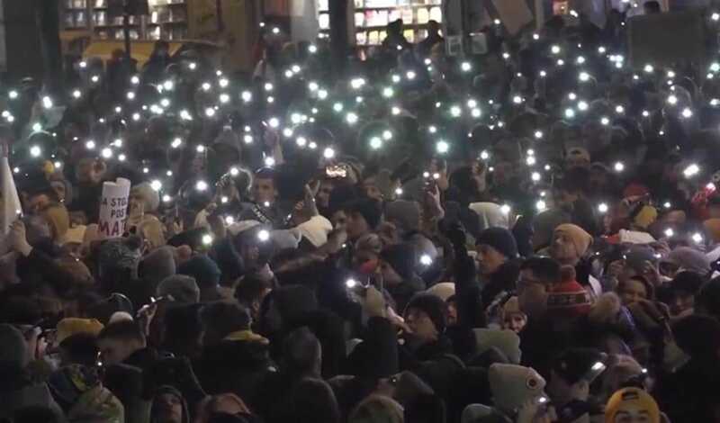 В Белграде проходят протесты и уличные столкновения