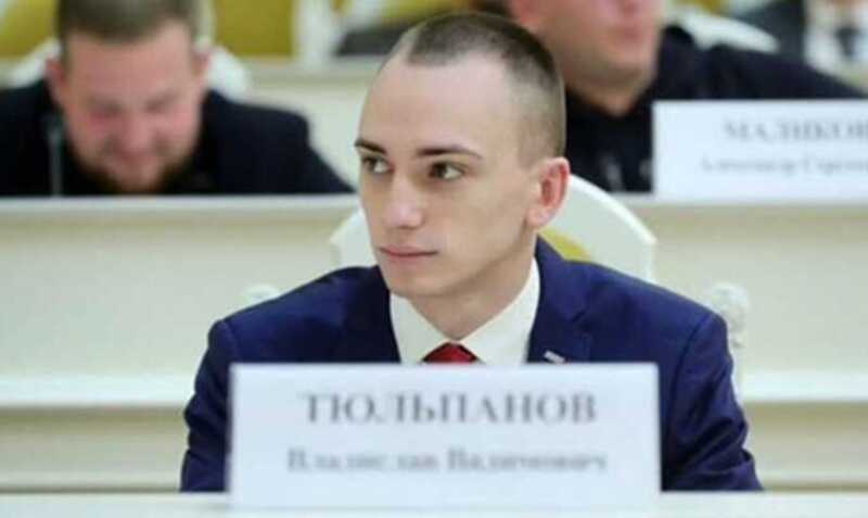 Крестник Матвиенко Владислав Тюльпанов перемещается по Петербургу с маячками и демонстрирует своё богатство