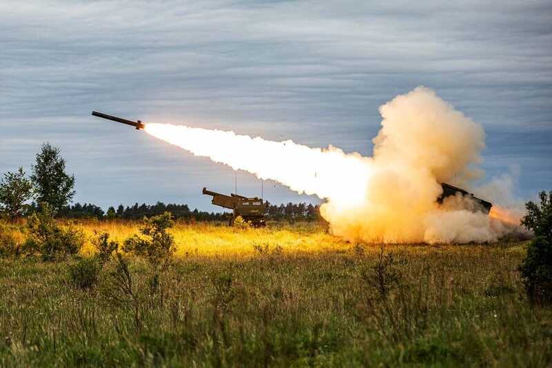 Появились видеозаписи с места ракетного удара в Донецке