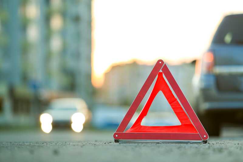 В результате аварии с участием грузовика в Москве было остановлено движение транспорта