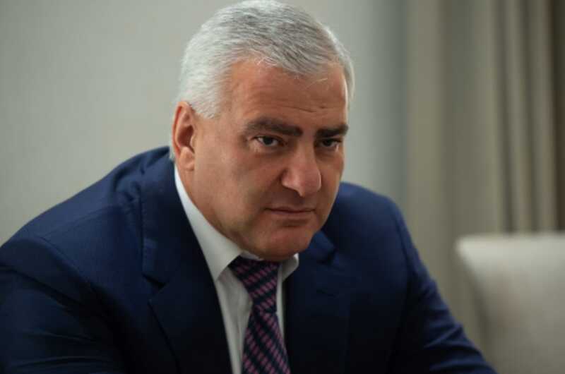 Российского миллиардера Самвела Карапетяна в Армении заключили под стражу на два месяца