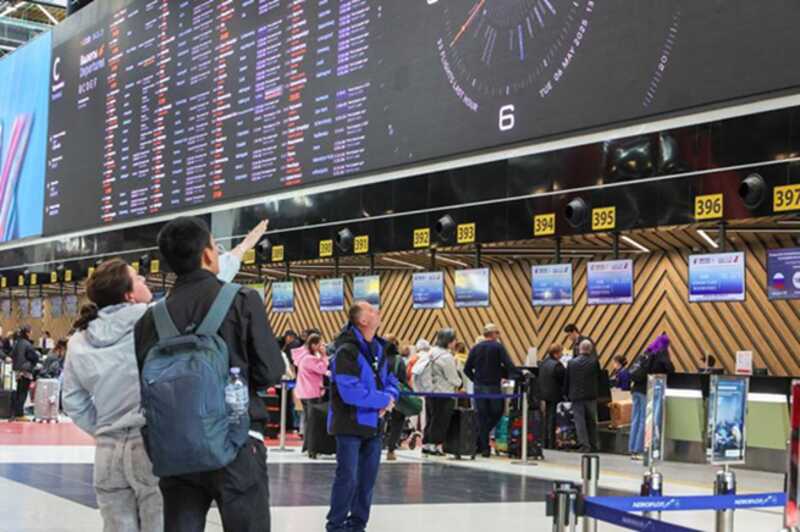 В аэропортах России происходят многочисленные задержки и отмены рейсов
