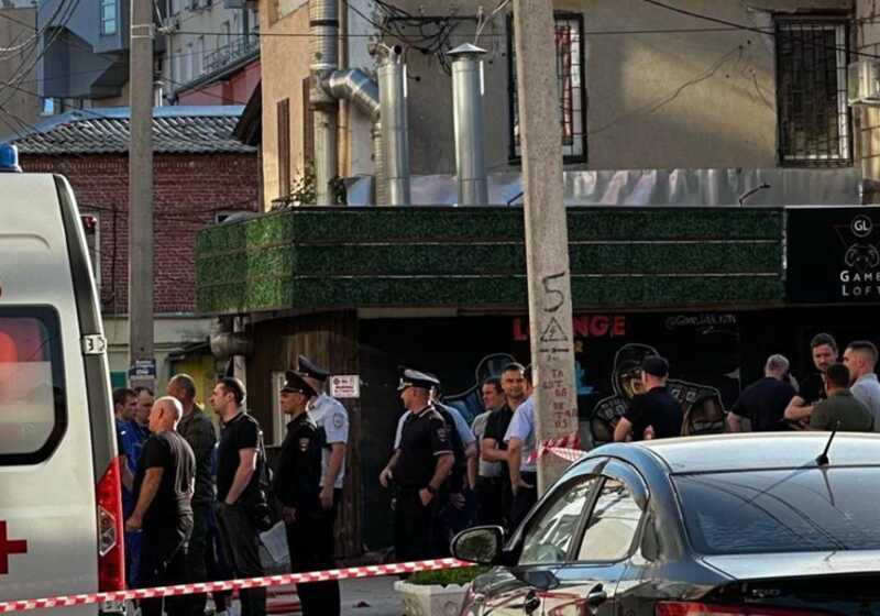 В результате взрыва гранаты в лаунж-баре рядом с ТЦ «Малина» пострадали три человека