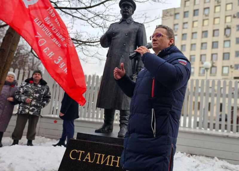 Суд в Вологде постановил убрать памятник Сталину