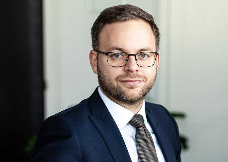 Советник премьер-министра Венгрии подверг критике выделение Украине 100 миллиардов евро