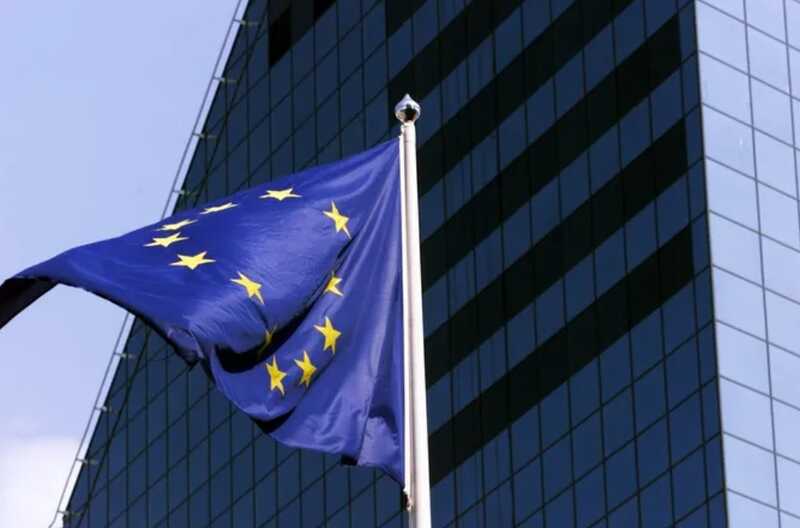 Еврокомиссар выражает недовольство Украиной из-за использования санкций в отношении своих граждан
