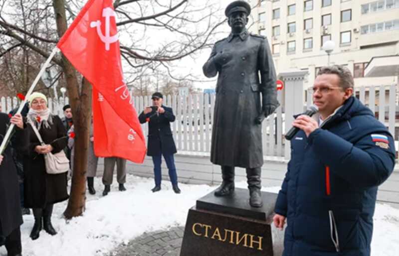 Неудача губернатора Филимонова: суд признал сталинский памятник вне закона