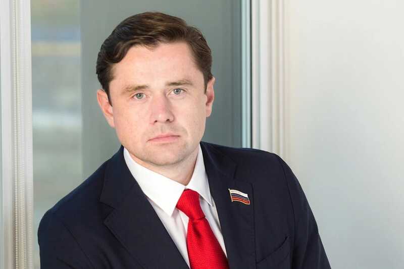 Молодой лидер партии «Справедливая Россия — За правду» Александр Аксёненко предложил избавиться от «ветеранов»