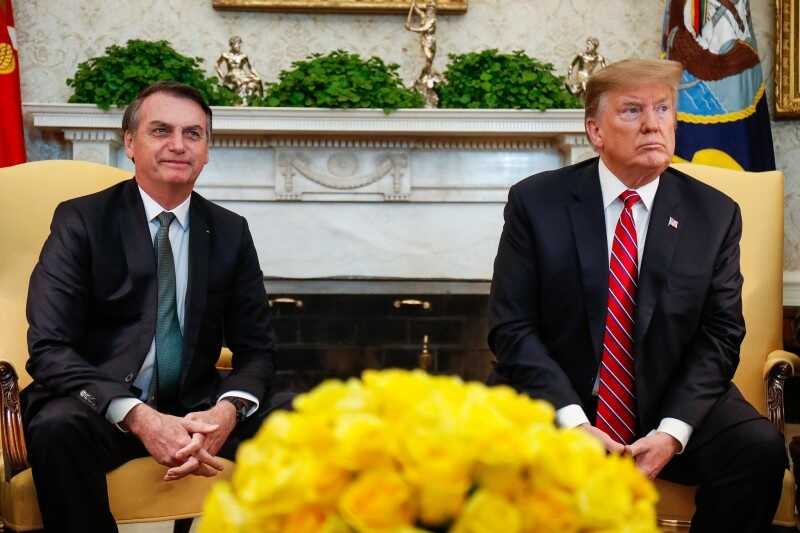 Трамп настаивает на закрытии дела Болсонару и угрожает Бразилии торговой войной