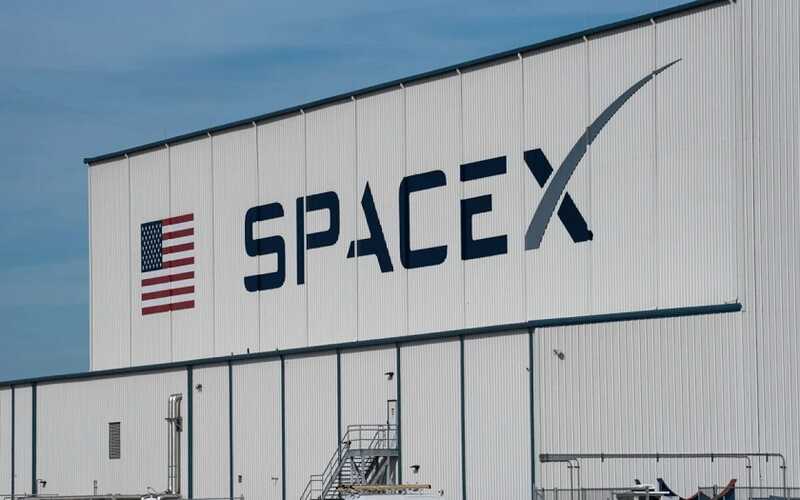 SpaceX инвестирует 2 миллиарда долларов в разработчика чат-бота Grok