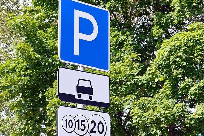 В Москве женщину не допустили на парковку элитного пляжного клуба из-за "несоответствующего" автомобиля
