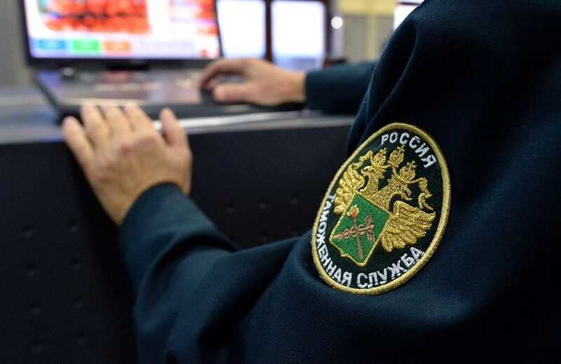 Сотрудники ФСБ нашли 820 килограммов кокаина в контейнере с фруктами в Санкт-Петербурге