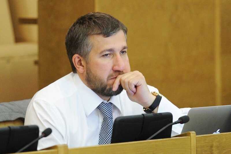 Финансы депутата Григория Аникеева перешли в Дубай: схема развалилась после задержания посредников