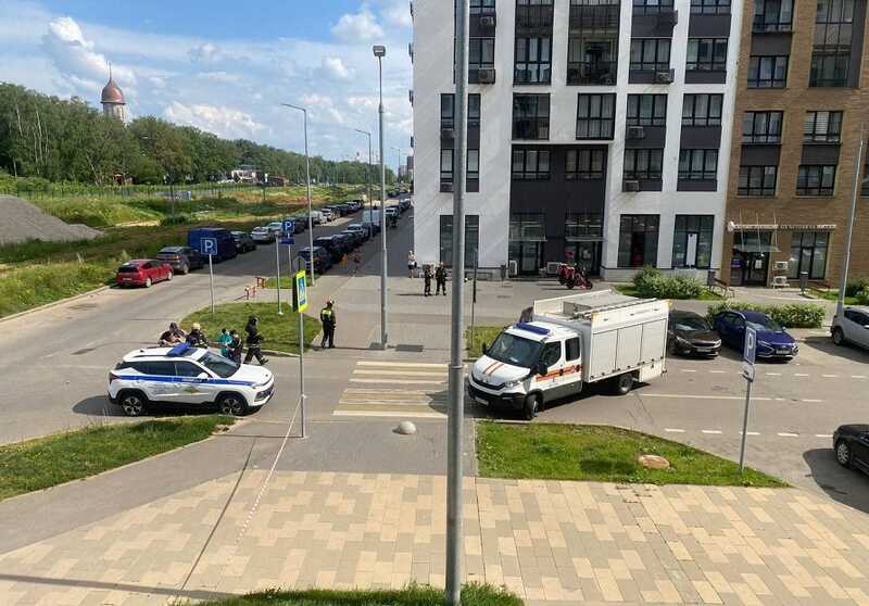Нетрезвый мужчина в Коммунарке угрожал привести в действие гранату с балкона