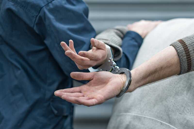 В Санкт-Петербурге подросток напал на двух женщин и одну из них изнасиловал