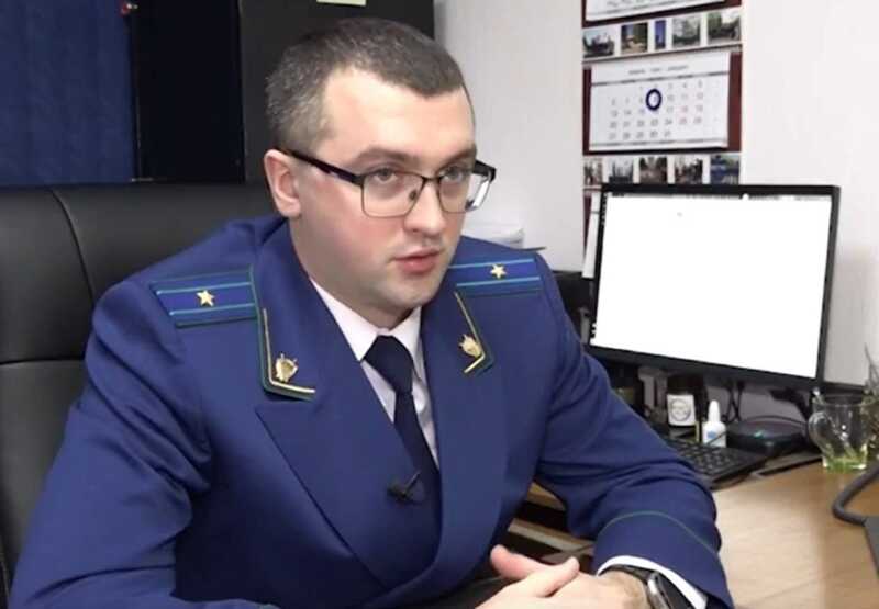 Заместителя прокурора Вадима Хлюстова обвинили в сокрытии уголовных расследований