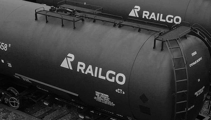 Следователи изымают документы в офисе компании Railgo, занимающейся транспортировкой нефти, в Москве