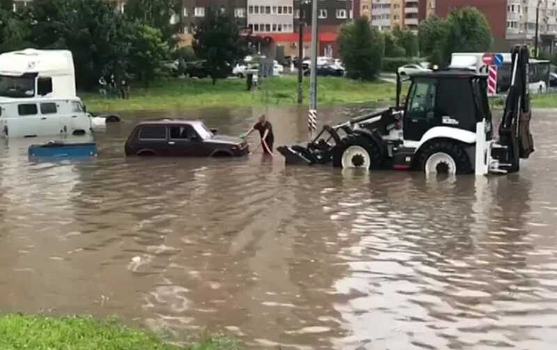В Калужской области проливной дождь затопил город: дороги оказались под водой