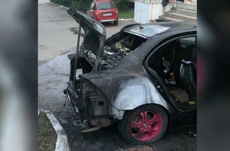 В Уфе мужчина поджёг машину своей возлюбленной, стараясь таким образом привлечь её внимание
