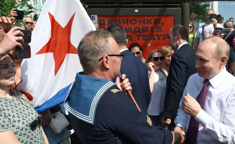 Впервые за год Путин появился на публике и был награждён медалью от Патрушева