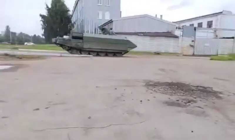 «Уралвагонзавод» показал первый «Штурм»: танками будут управлять на расстоянии