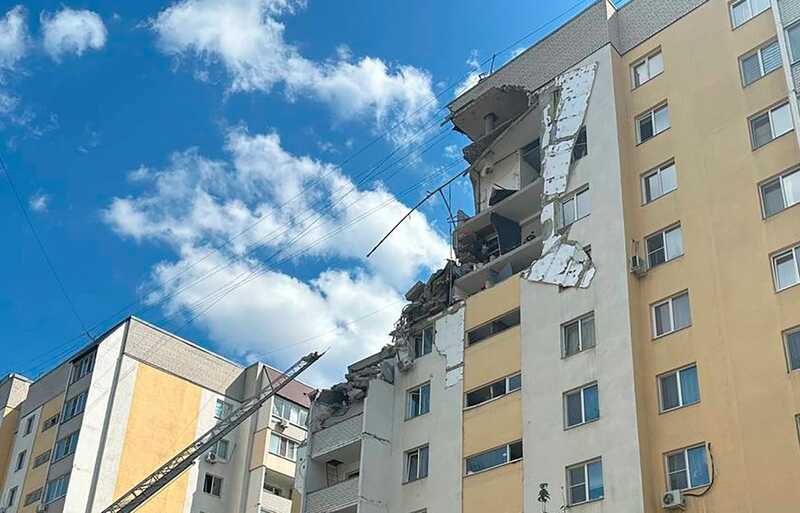 В Саратове взрыв в многоэтажном доме мог случиться из-за суицида одного из жителей