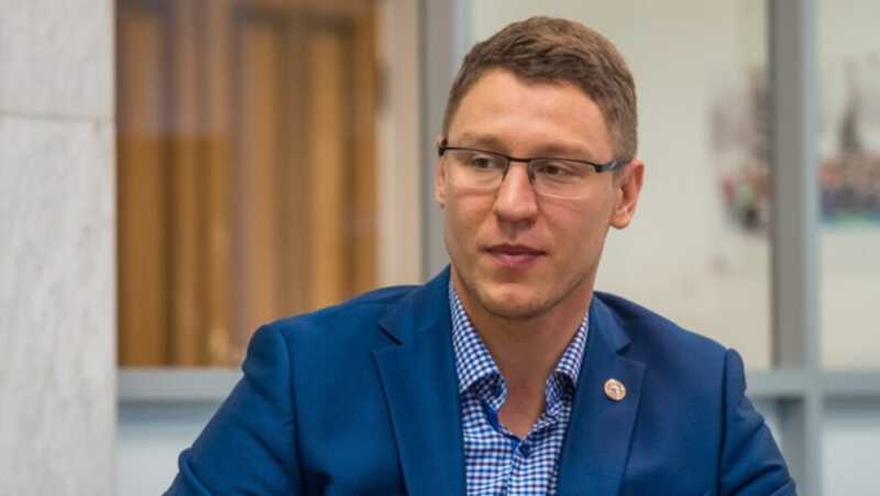Казанского чиновника-мультимиллионера Сергея Миронова, обвиняемого в многочисленных должностных нарушениях, отпустили прямо в зале судебного заседания