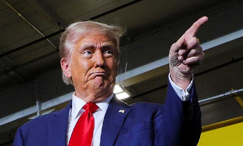 Индекс Московской биржи снизился после заявления президента США Трампа о ядерных подводных лодках