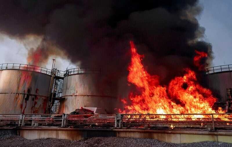 В Сочи на нефтебазе возник пожар после атаки беспилотного летательного аппарата