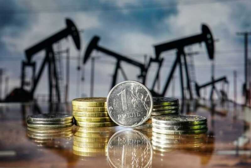 Россия теряет миллиарды: доходы от нефти упали на треть за год