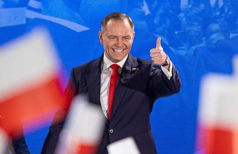 Новый президент Польши Кароль Навроцкий отказался взаимодействовать с правительством
