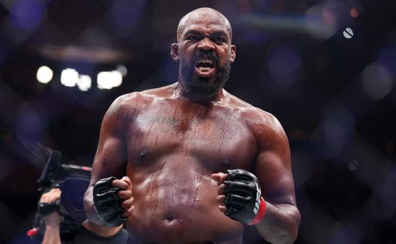 Американский чемпион UFC Джон Джонс катался по Москве с мигалками и охраной