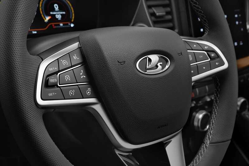 В Самаре водитель на ходу заметил опасную неисправность в управлении Lada Vesta