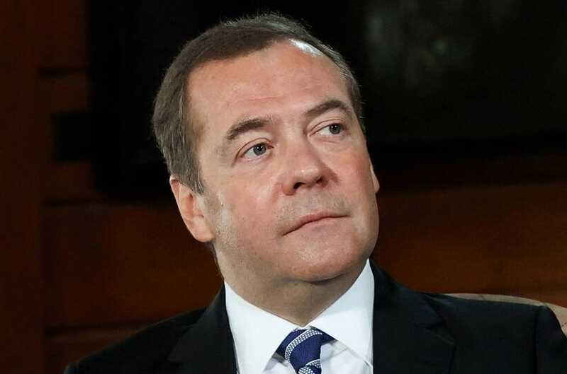 Медведев после длительного перерыва разместил пост, в котором обратился к Трампу