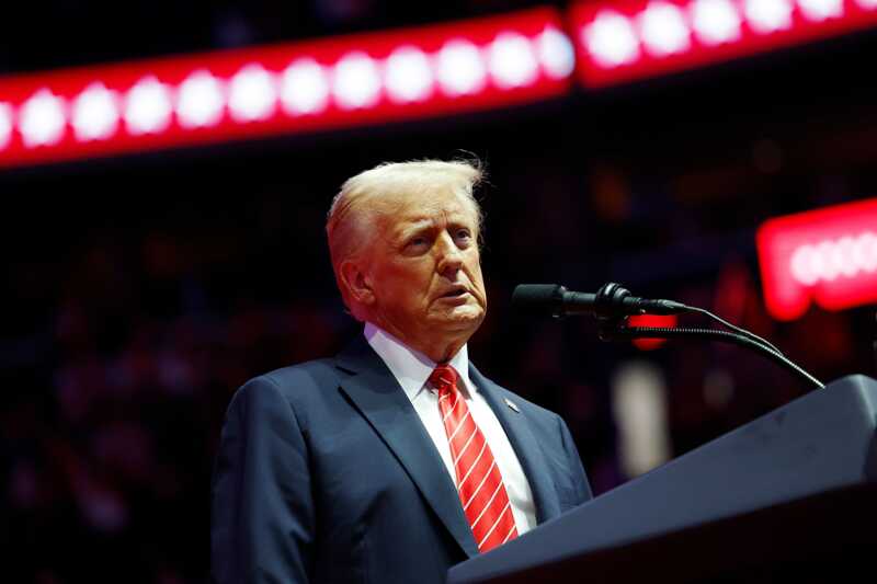 Трамп снова отсрочил увеличение пошлин на китайские товары