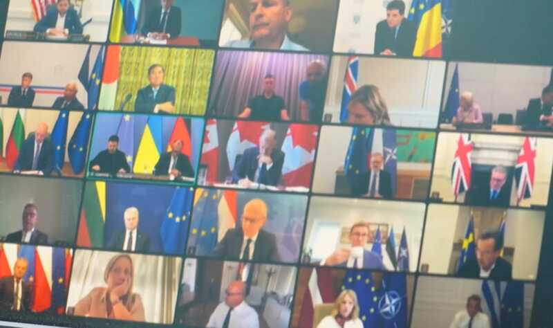 Зеленский продемонстрировал онлайн-встречу с западными лидерами перед саммитом Путина и Трампа