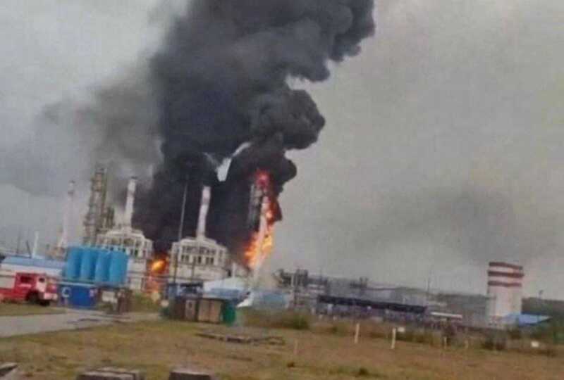 В Ленинградской области беспилотники атаковали порт Усть-Луга, это вызвало пожар на терминале