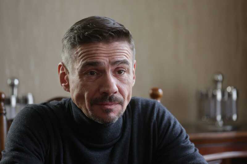 Актёр Денис Никифоров сломал ногу