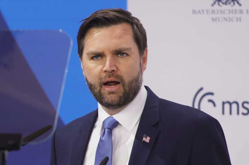 Вице-президент США Вэнс допустил возможность введения новых ограничений в отношении России
