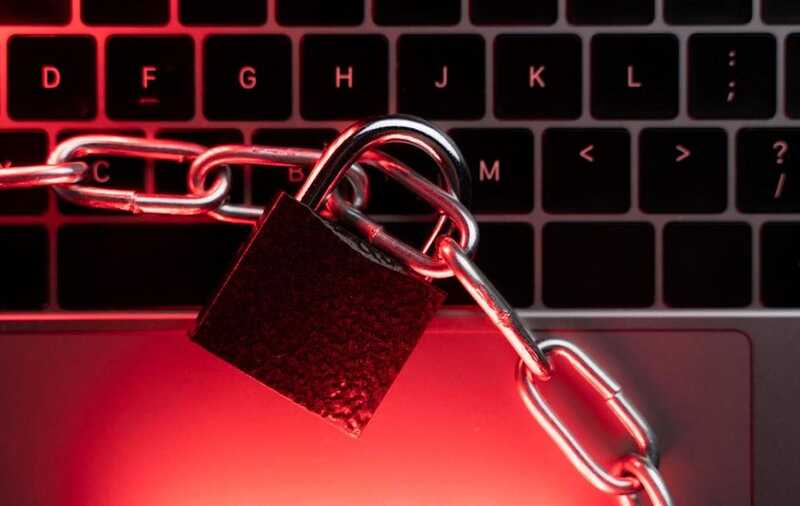 Власти предложили россиянам самим блокировать «опасный контент»