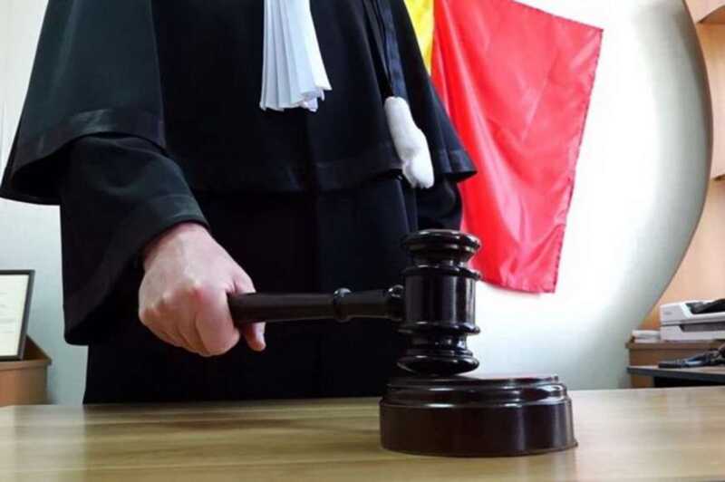 В зале суда в Молдове мужчина напал на судью с газовым ключом
