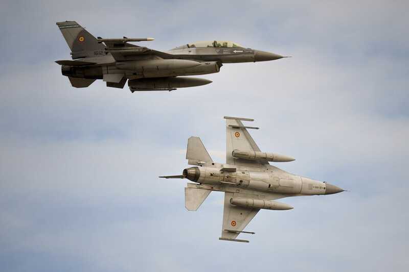  ,      F-16
