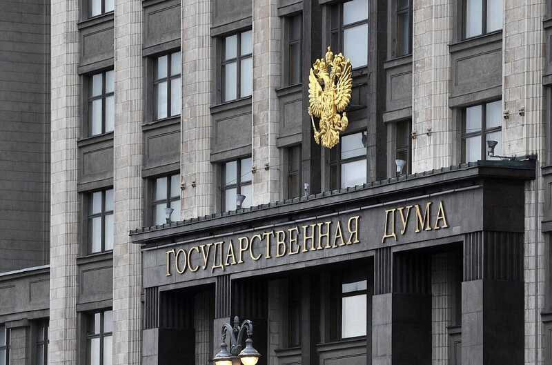 Депутаты Государственной Думы рекомендовали россиянам отказаться от айфонов в пользу отечественных смартфонов