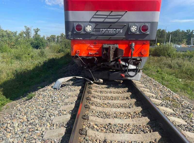 Под Благовещенском автомобиль выехал на переезд: водитель скончался